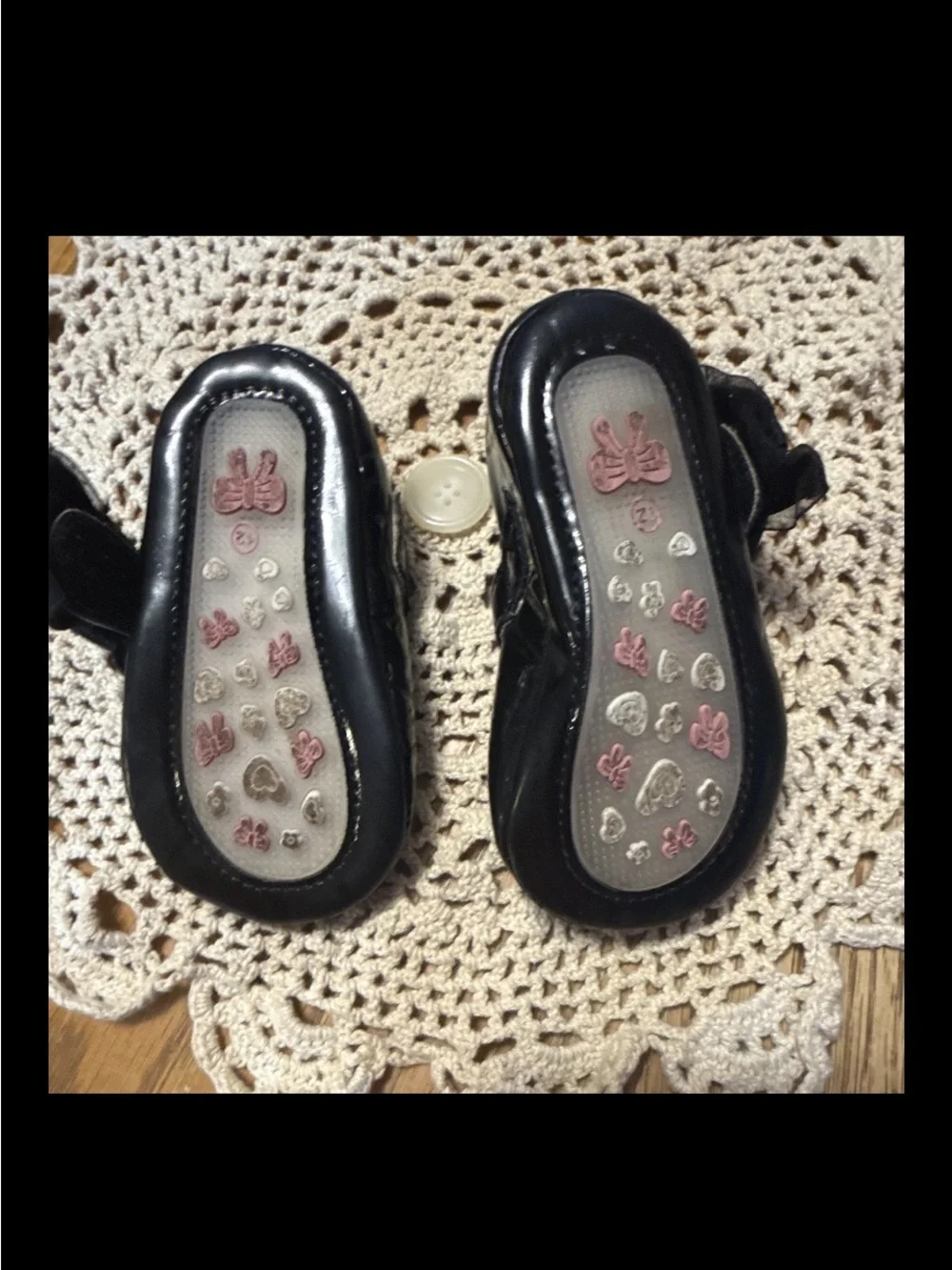 Source Unknown Black Patent Mary Jane Baby Shoes with Side Bow Accent